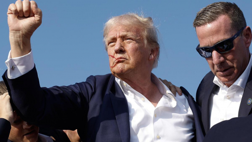 Трамп повысил своего телохранителя, спасшего его при покушении