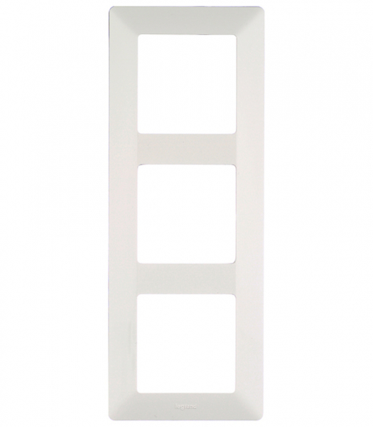 Рамка Legrand Valena LIFE 754003 трехместная универсальная белая
